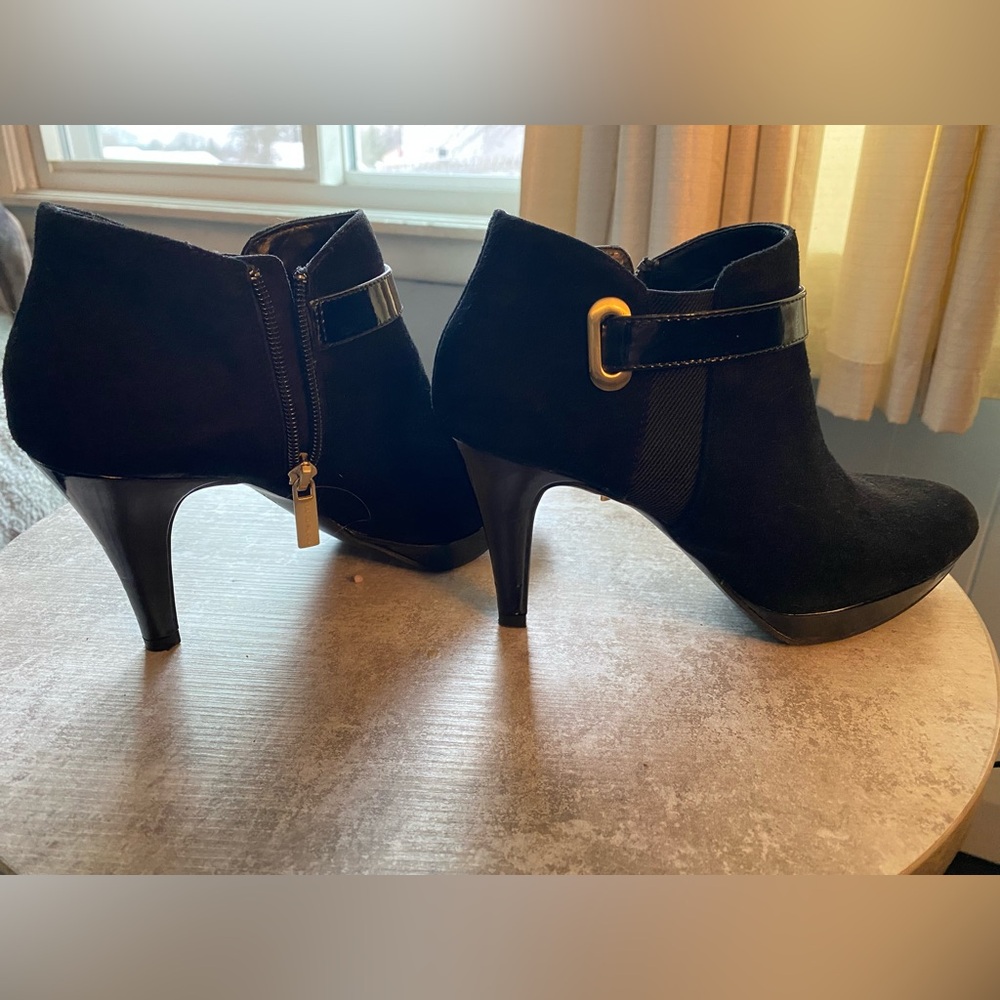 Bandolino women’s black boot heels size 7M 4inch heel